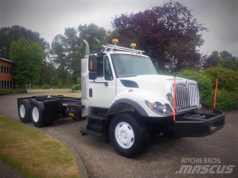 International 7400 Шасі з кабіною