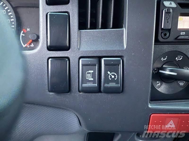 Isuzu NPR Вантажівки-платформи/бокове розвантаження