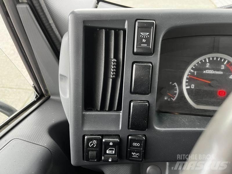 Isuzu NPR Панельні фургони