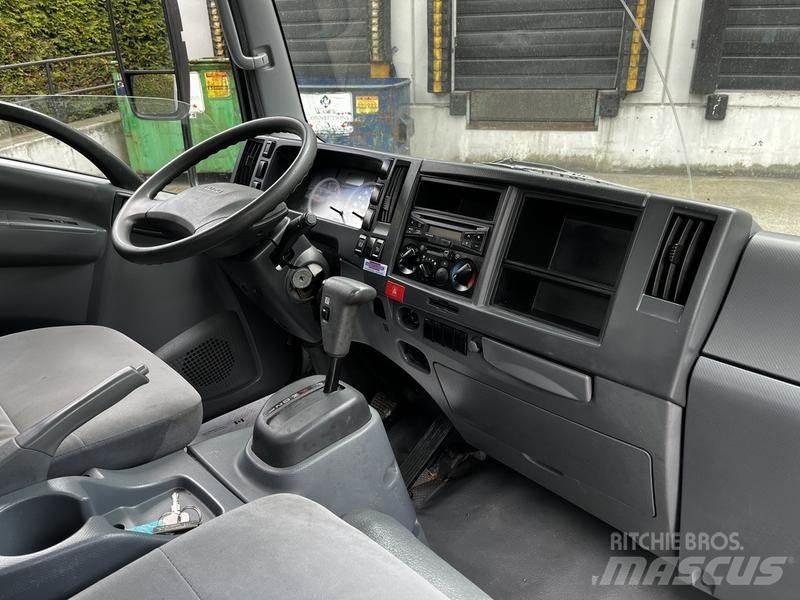 Isuzu NPR Панельні фургони