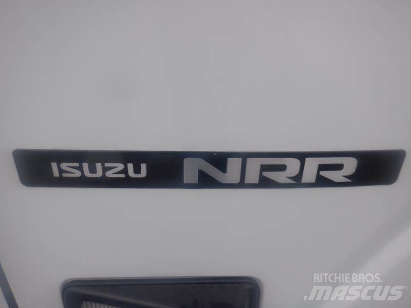 Isuzu NQR Панельні фургони