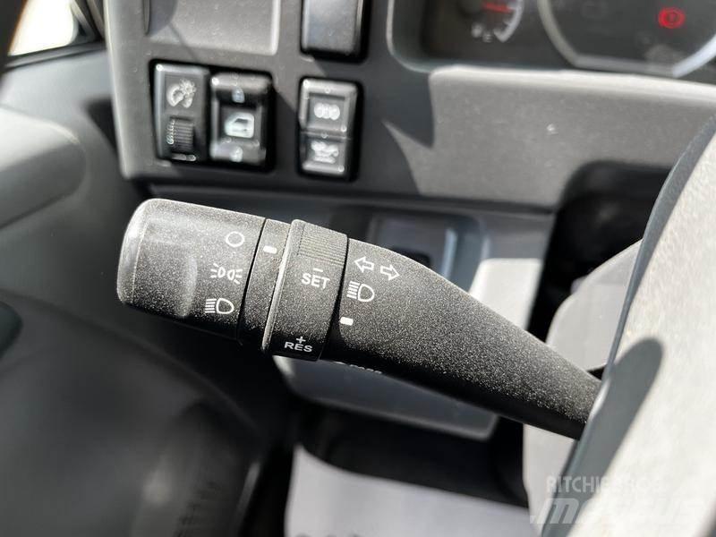 Isuzu NQR Панельні фургони