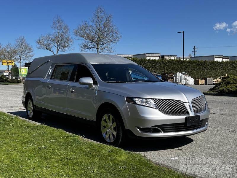Lincoln MKT Автомобілі