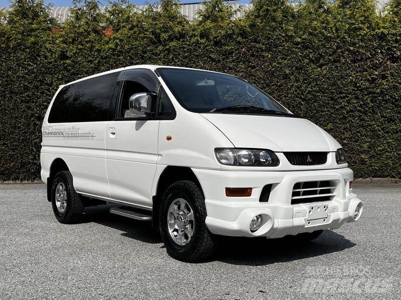 Mitsubishi Delica Автомобілі