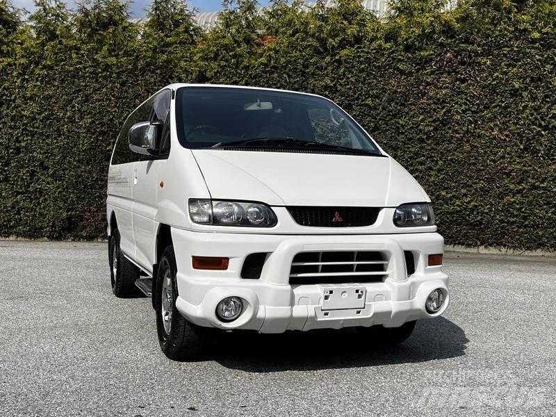 Mitsubishi Delica Автомобілі