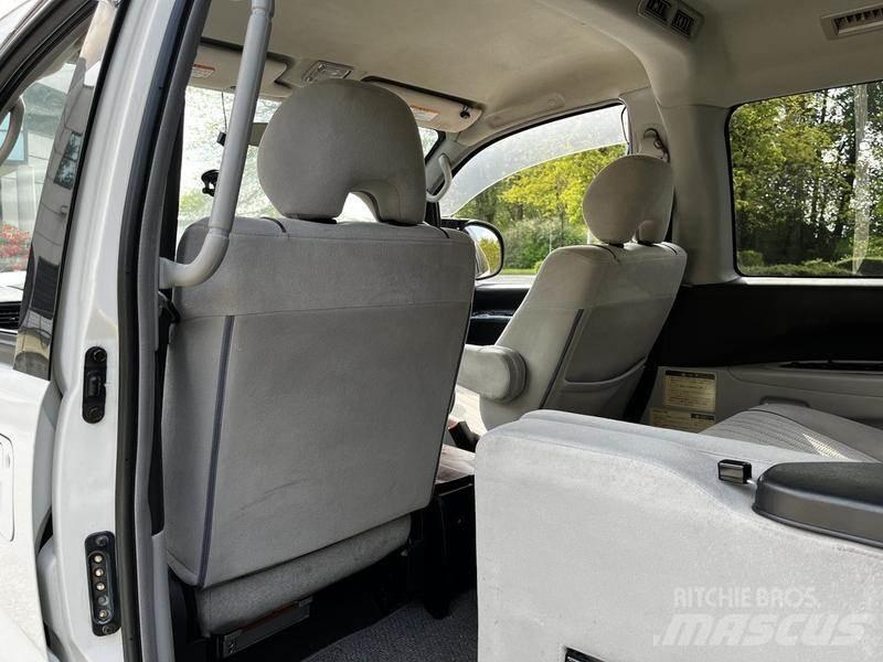Mitsubishi Delica Автомобілі