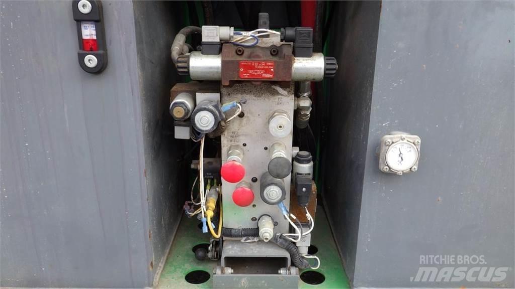SkyJack SJ6826RT Підйомники-ножиці