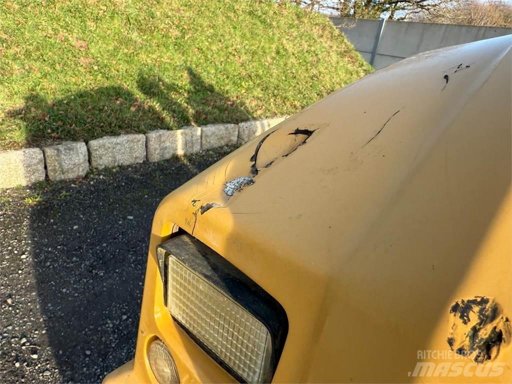 CAT CB24B Котки тротуарні