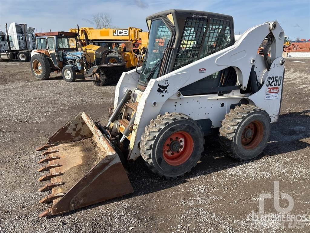 Bobcat S250 Міні-навантажувачі