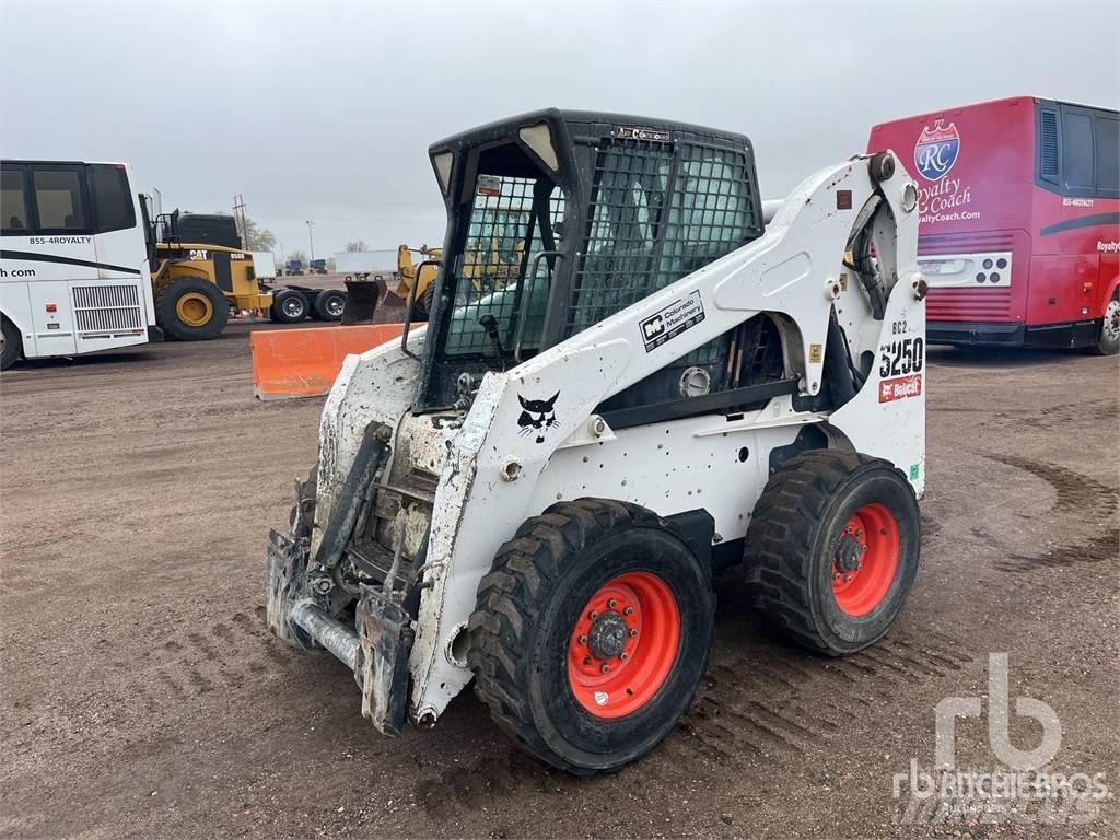 Bobcat S250 Міні-навантажувачі