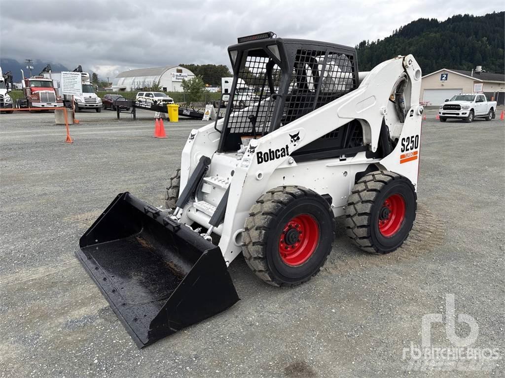 Bobcat S250 Міні-навантажувачі