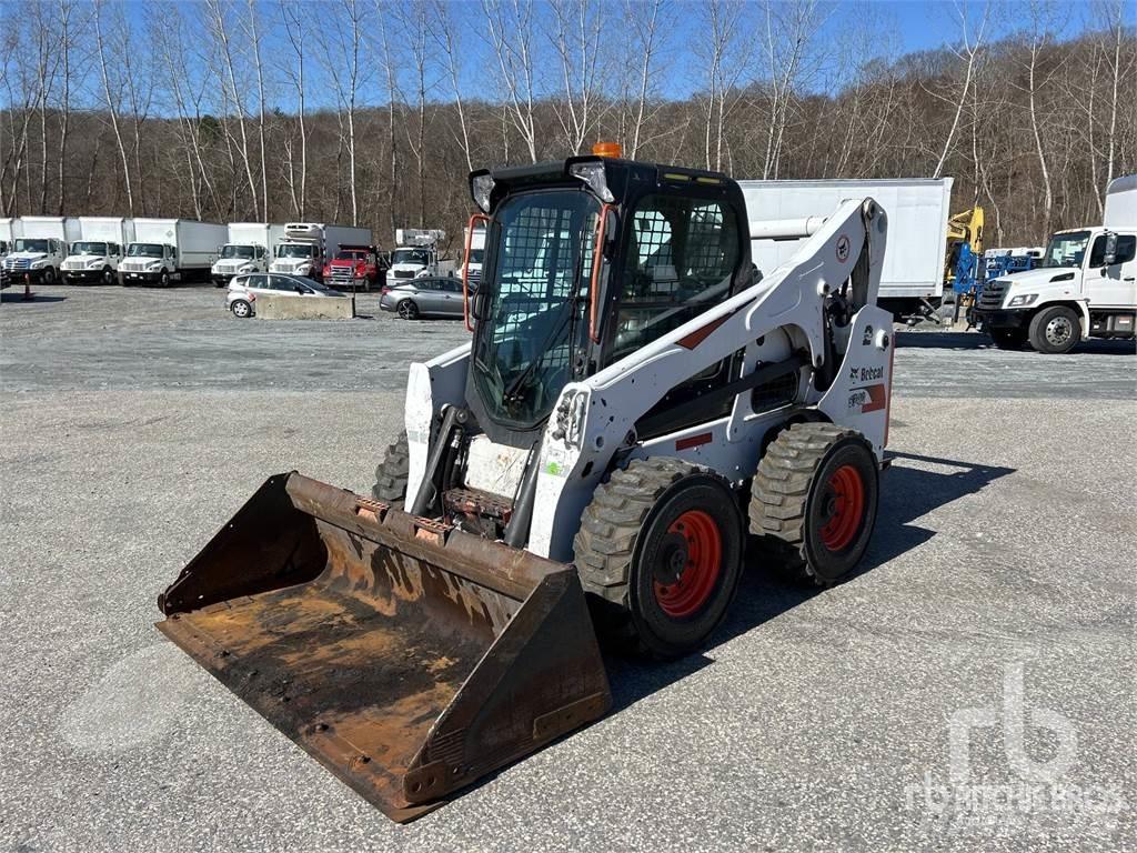 Bobcat S740 Міні-навантажувачі