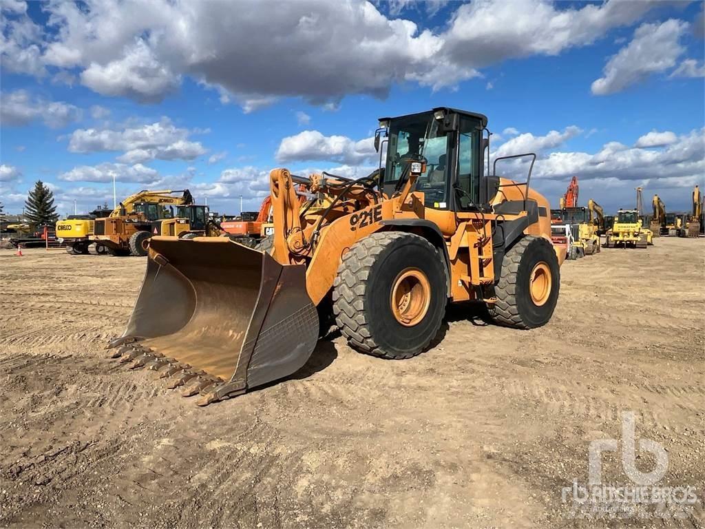 CASE 921E Фронтальні навантажувачі
