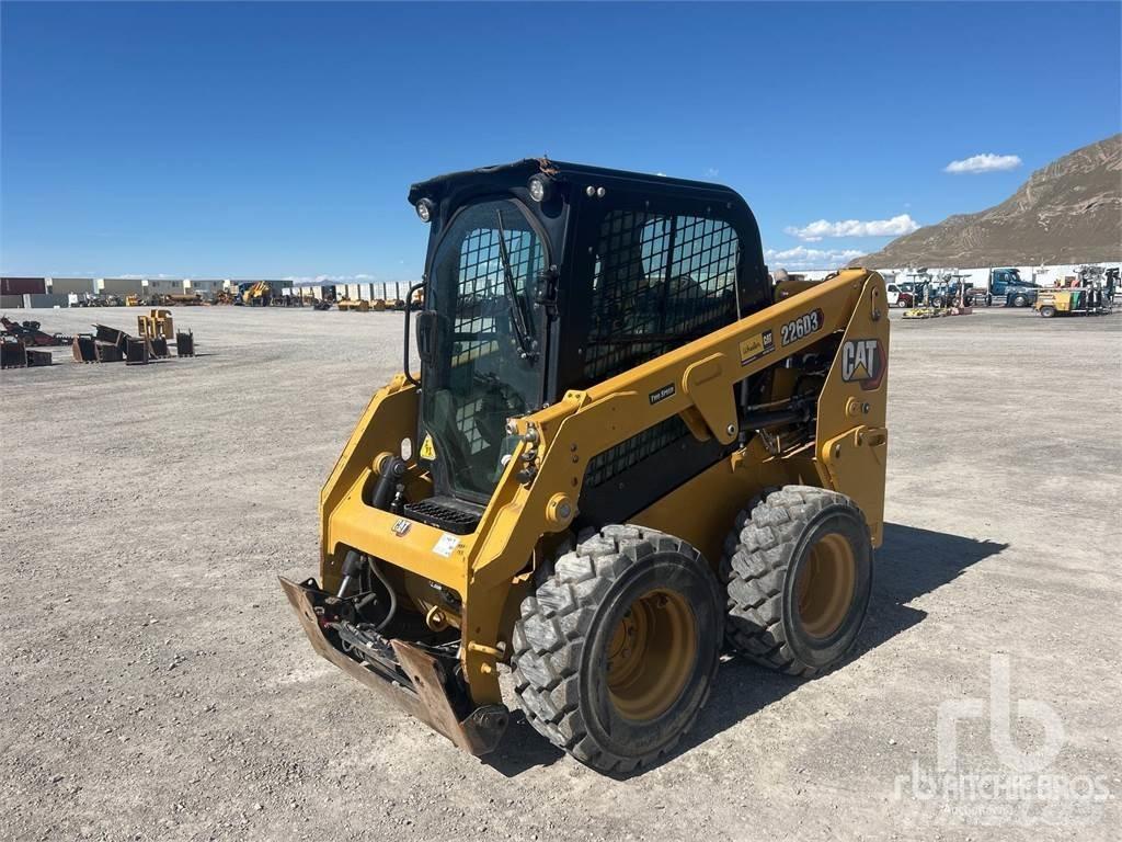 CAT 226D3 Міні-навантажувачі