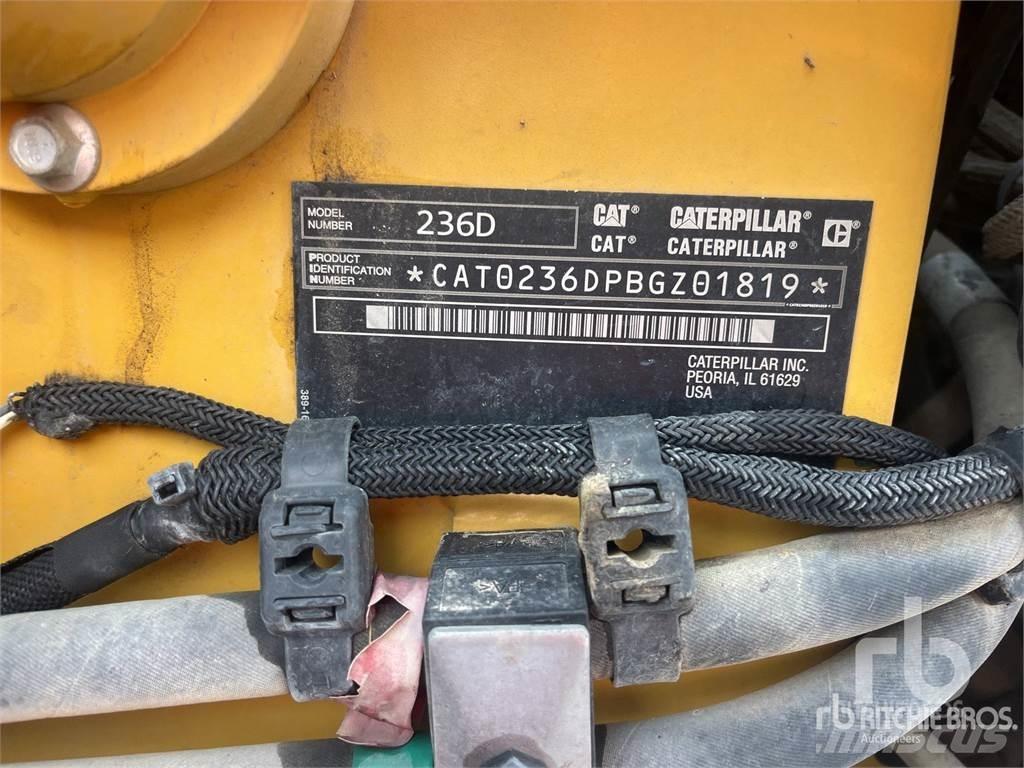 CAT 236D Міні-навантажувачі