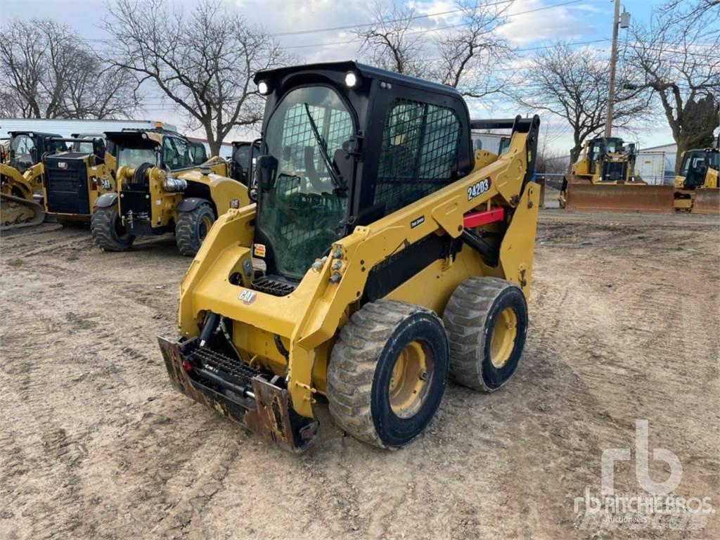CAT 242D3 Міні-навантажувачі