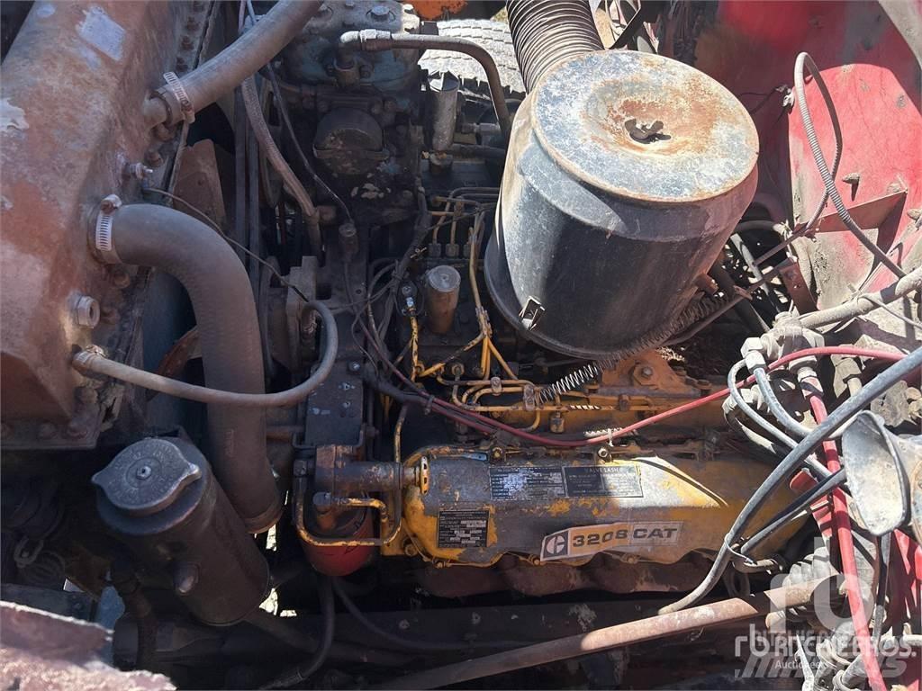 CAT 3208 Двигуни