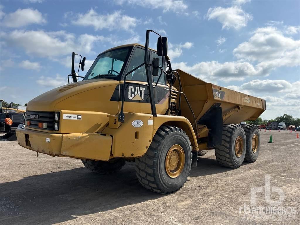 CAT 725 Зчленовані самоскиди