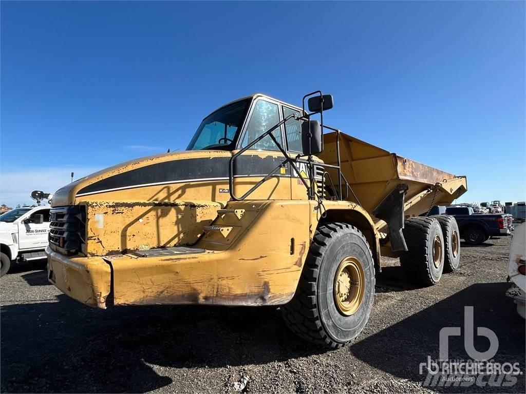 CAT 735 Зчленовані самоскиди