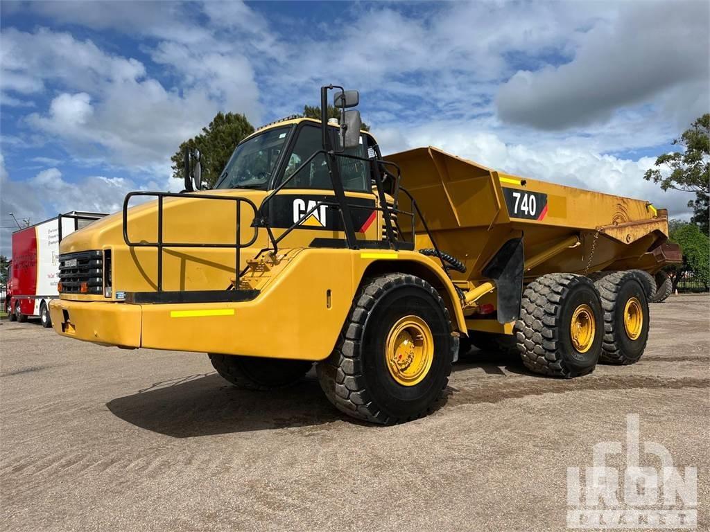 CAT 740 Зчленовані самоскиди