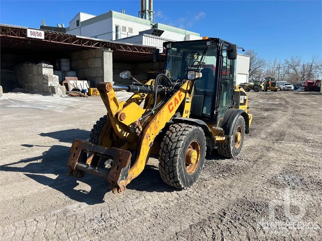 CAT 906M Фронтальні навантажувачі