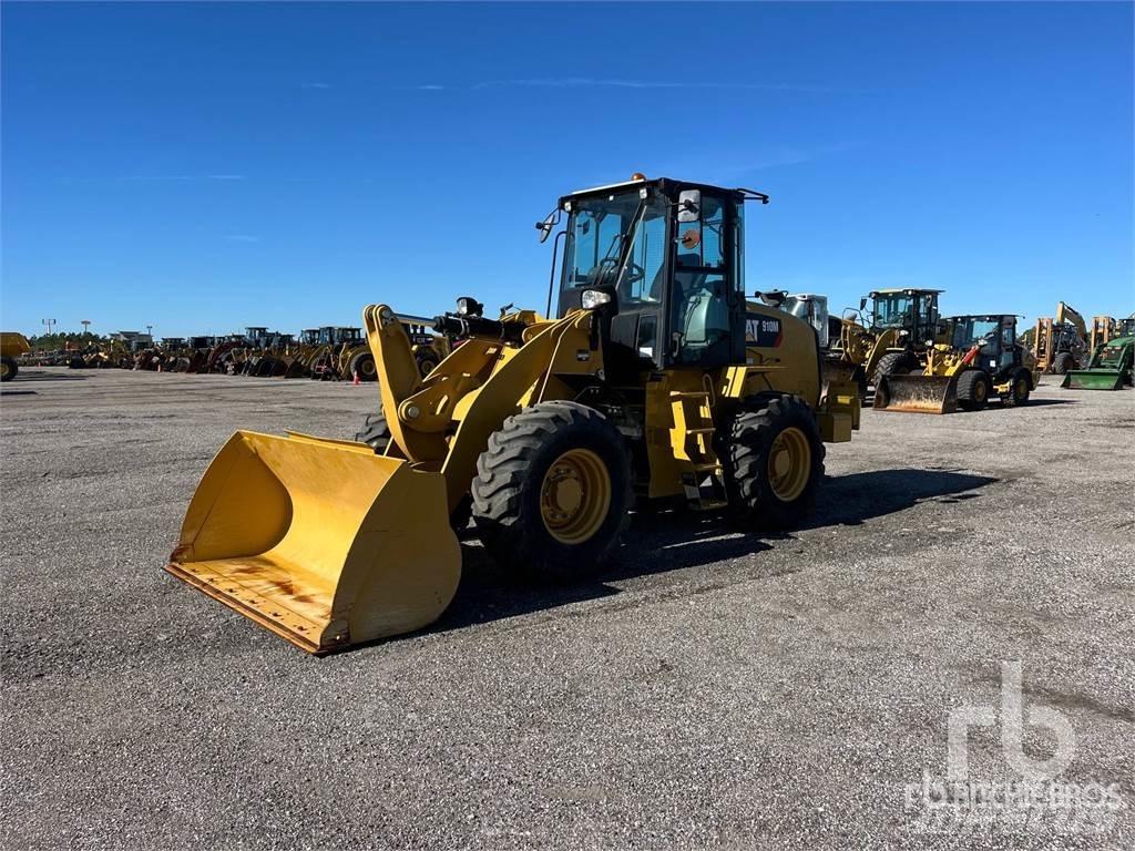 CAT 910M Фронтальні навантажувачі