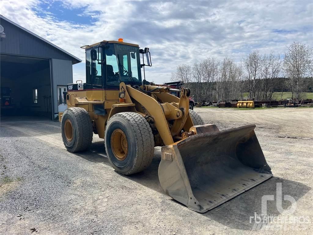 CAT 928F Фронтальні навантажувачі