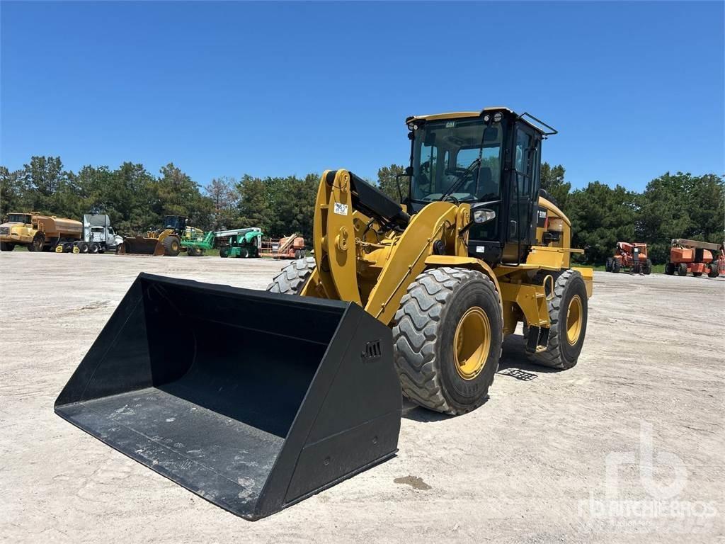 CAT 930M Фронтальні навантажувачі