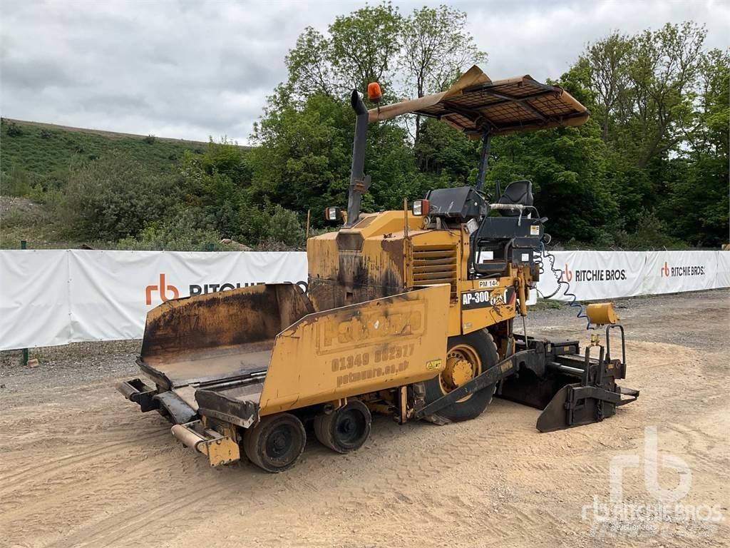 CAT AP300D Асфальтовкладачі