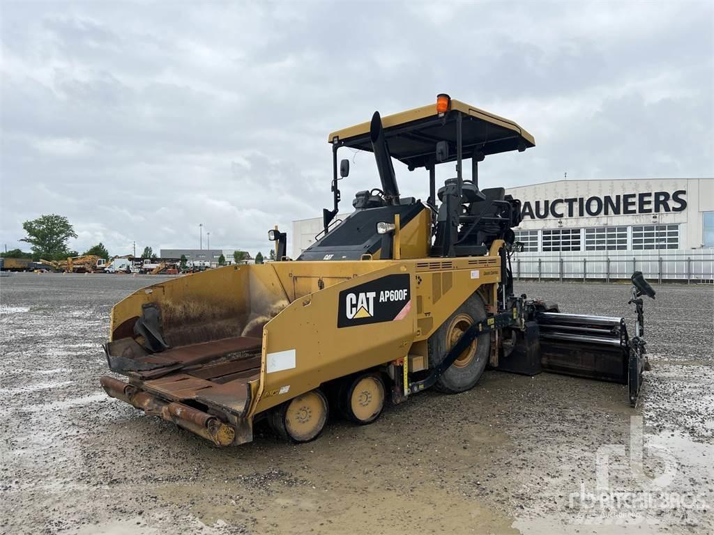 CAT AP600F Асфальтовкладачі