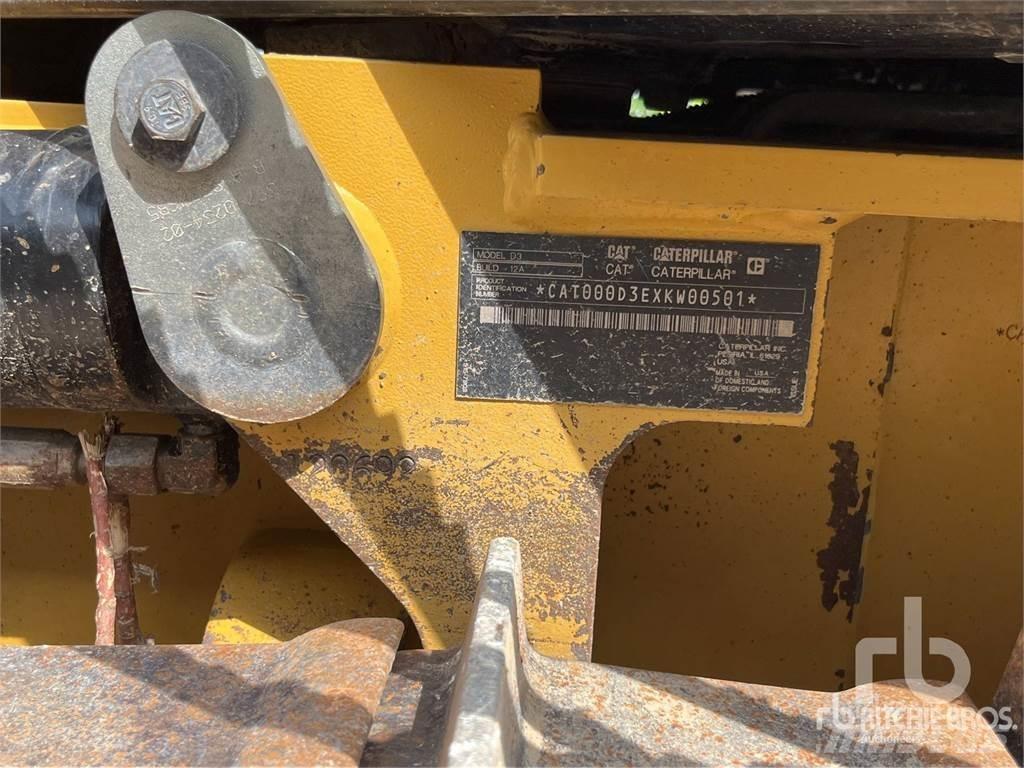 CAT D3 Гусеничні бульдозери