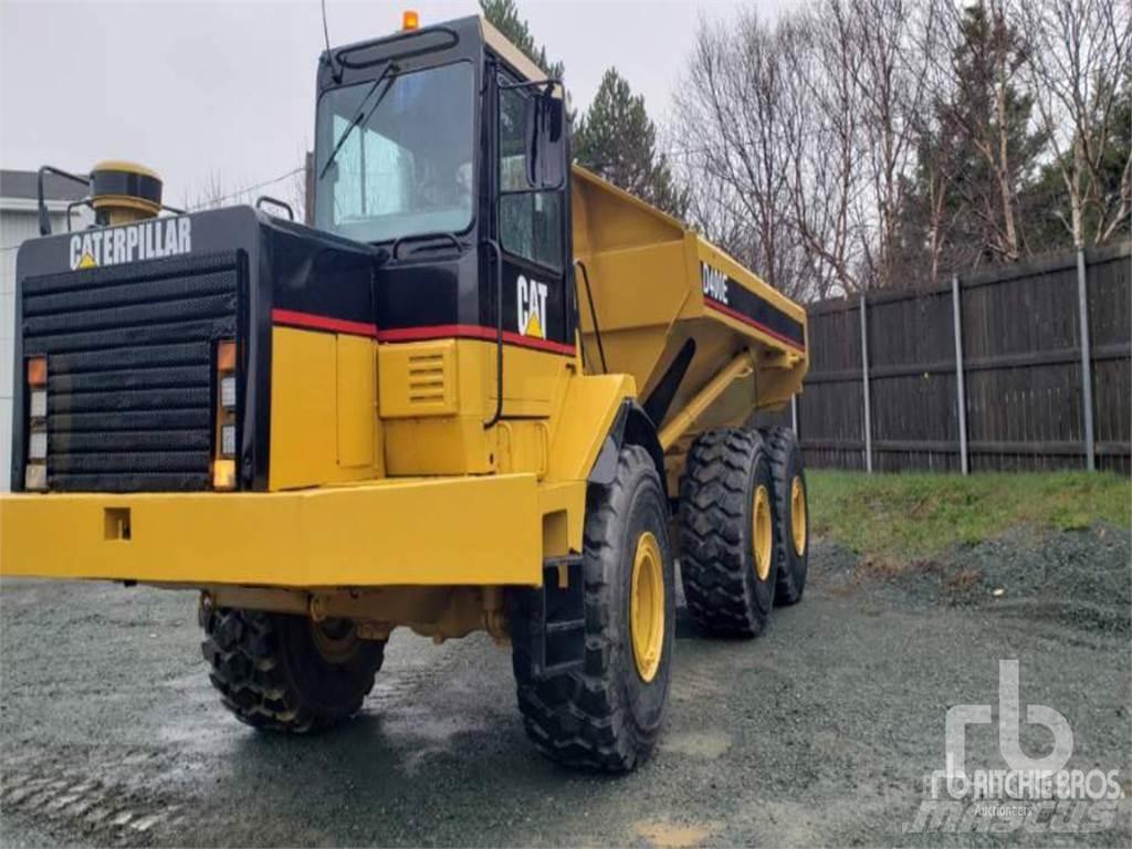 CAT D400E Зчленовані самоскиди