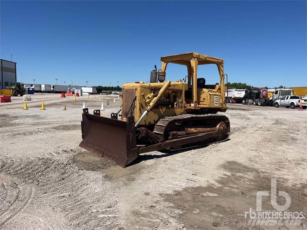 CAT D5B Гусеничні бульдозери
