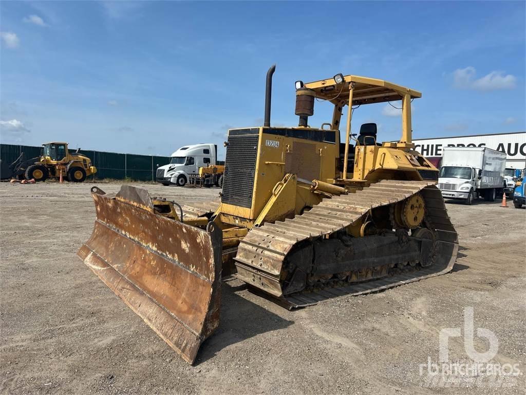 CAT D6M Гусеничні бульдозери