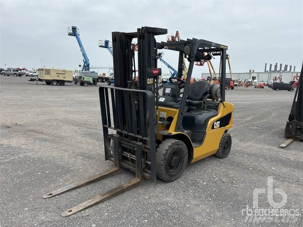 CAT GP25N Дизельні навантажувачі
