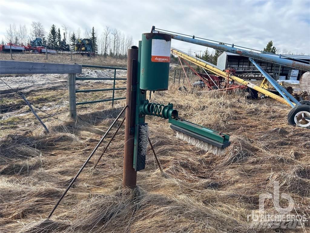  Cattle oiler Інше тваринницьке обладнання
