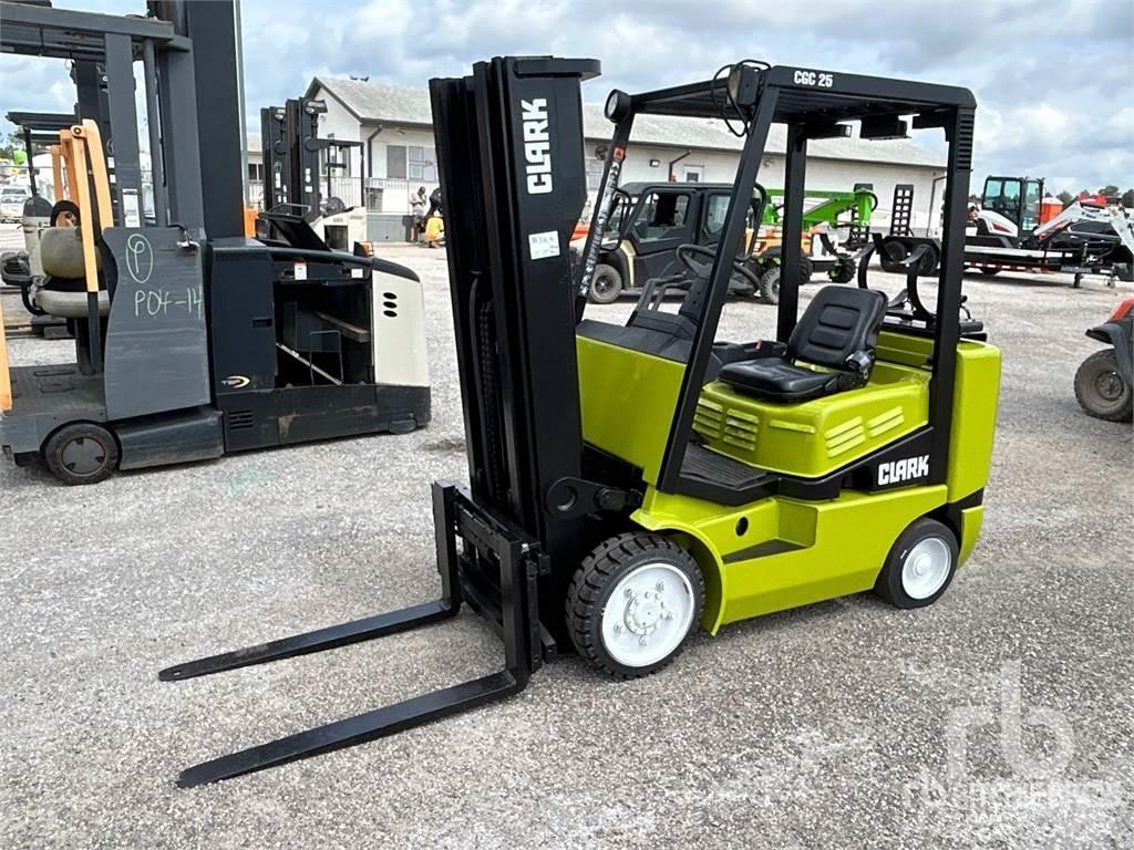 Clark CGC25 Дизельні навантажувачі