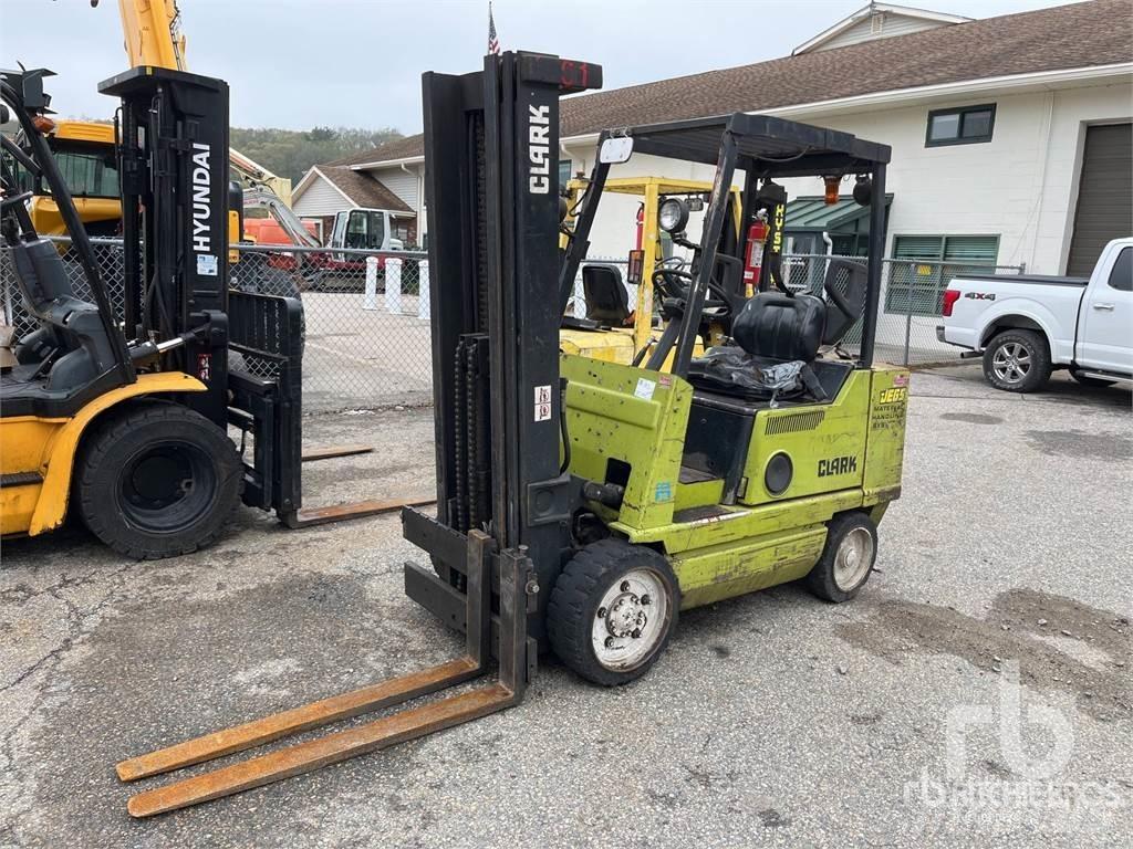Clark GCX30E Дизельні навантажувачі