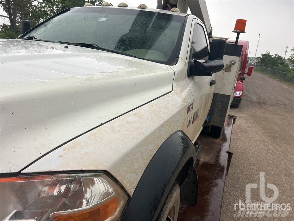 Dodge 5500 Вантажівки-платформи/бокове розвантаження