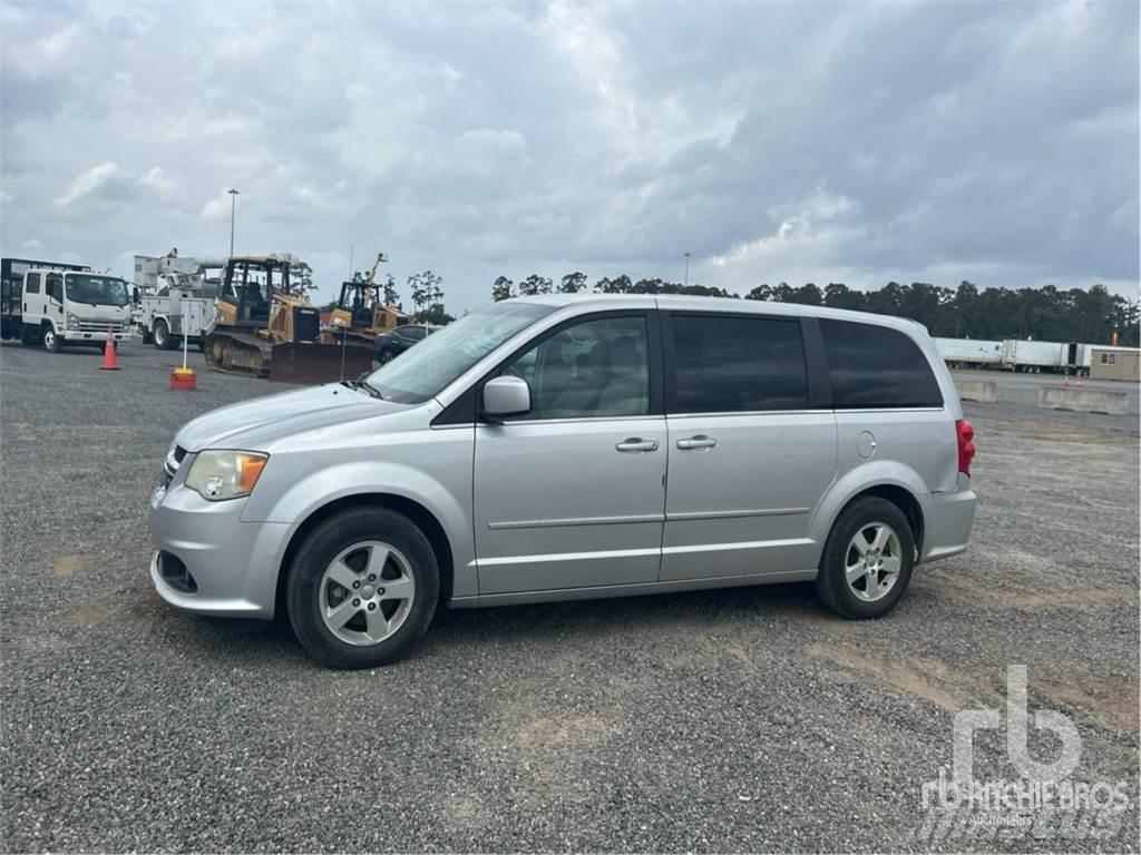 Dodge CARAVAN Панельні фургони