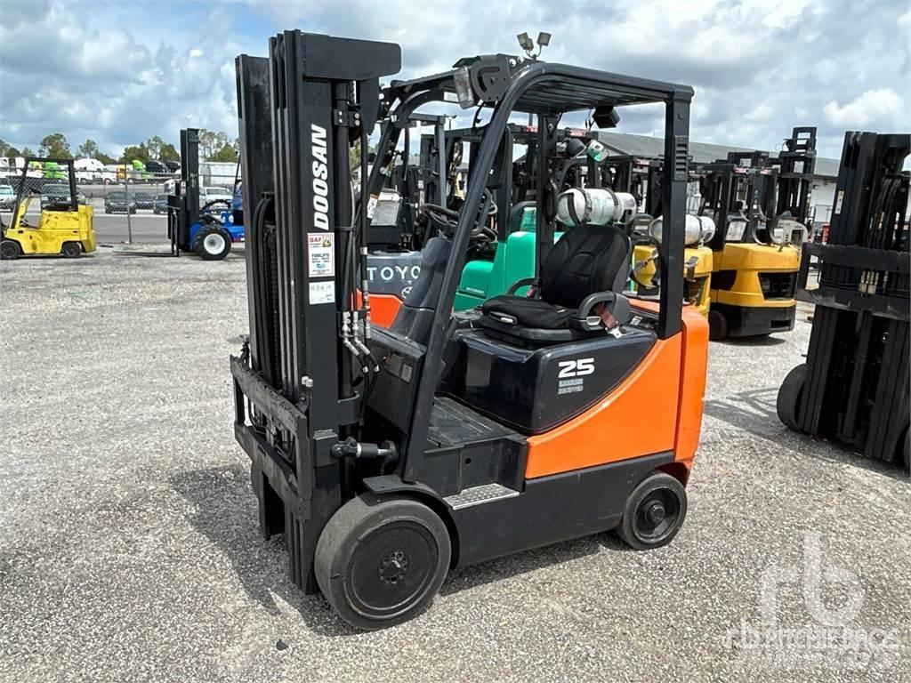 Doosan GC25E-3 Дизельні навантажувачі