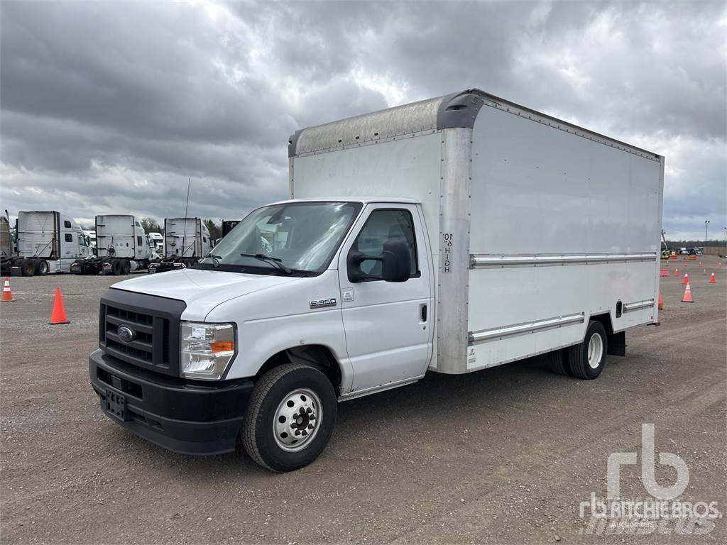 Ford E-350 Панельні фургони