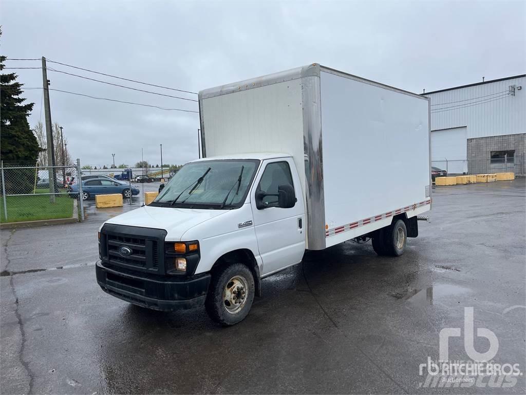 Ford E-450 Панельні фургони