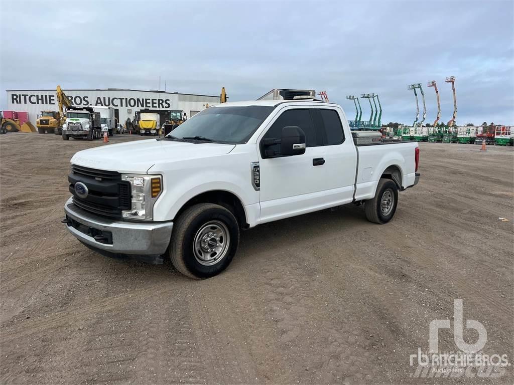 Ford F-250 Пікапи / Бічне розвантаження