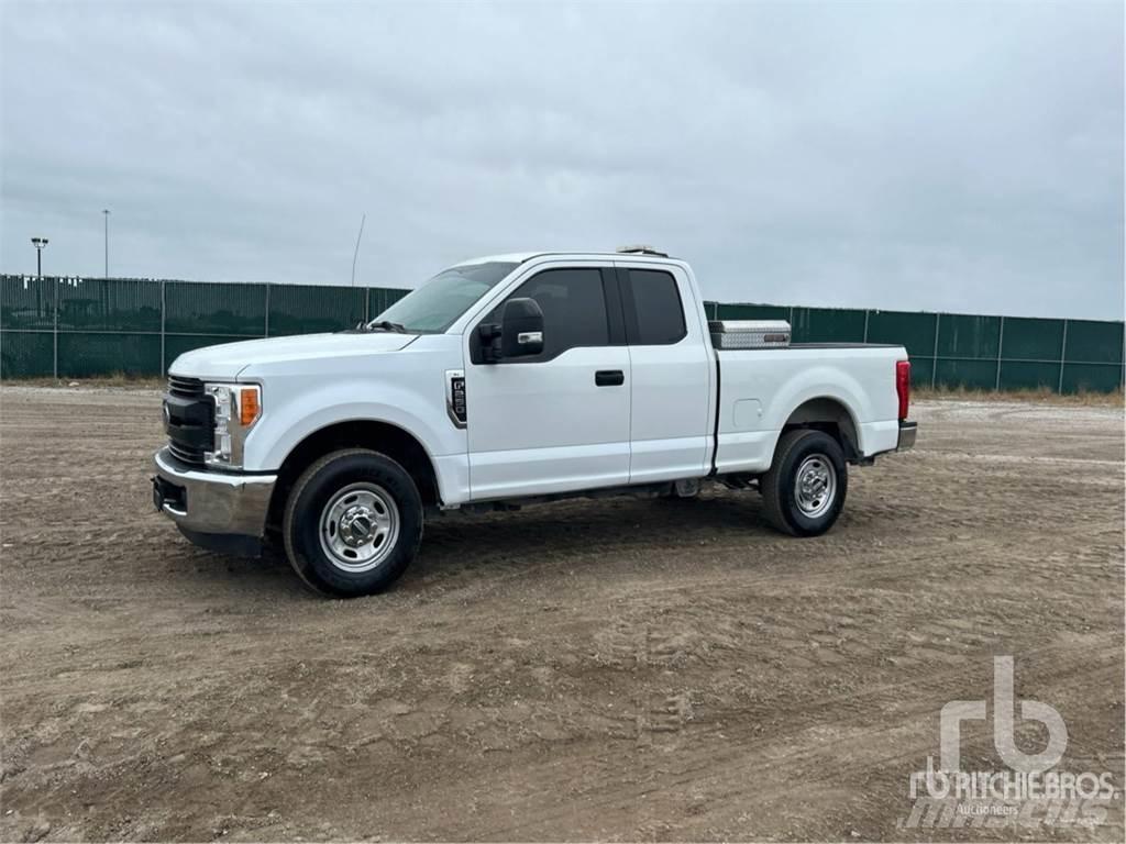 Ford F-250 Пікапи / Бічне розвантаження