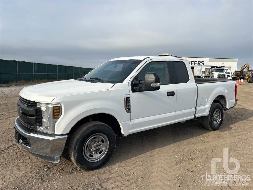 Ford F-250 Пікапи / Бічне розвантаження