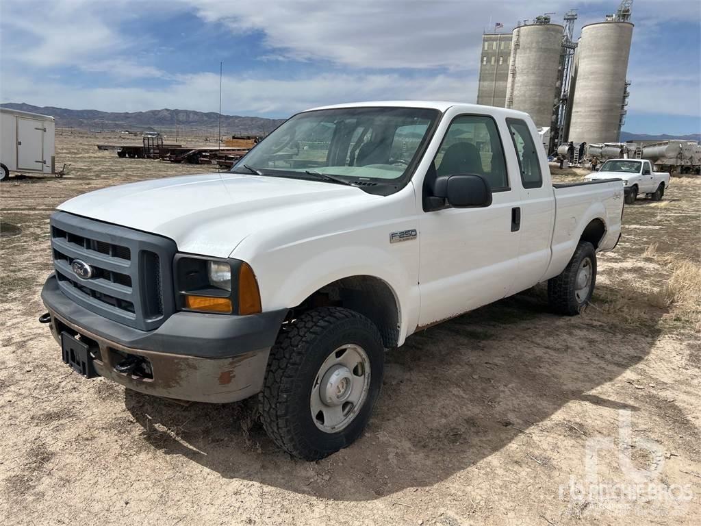 Ford F-250 Пікапи / Бічне розвантаження