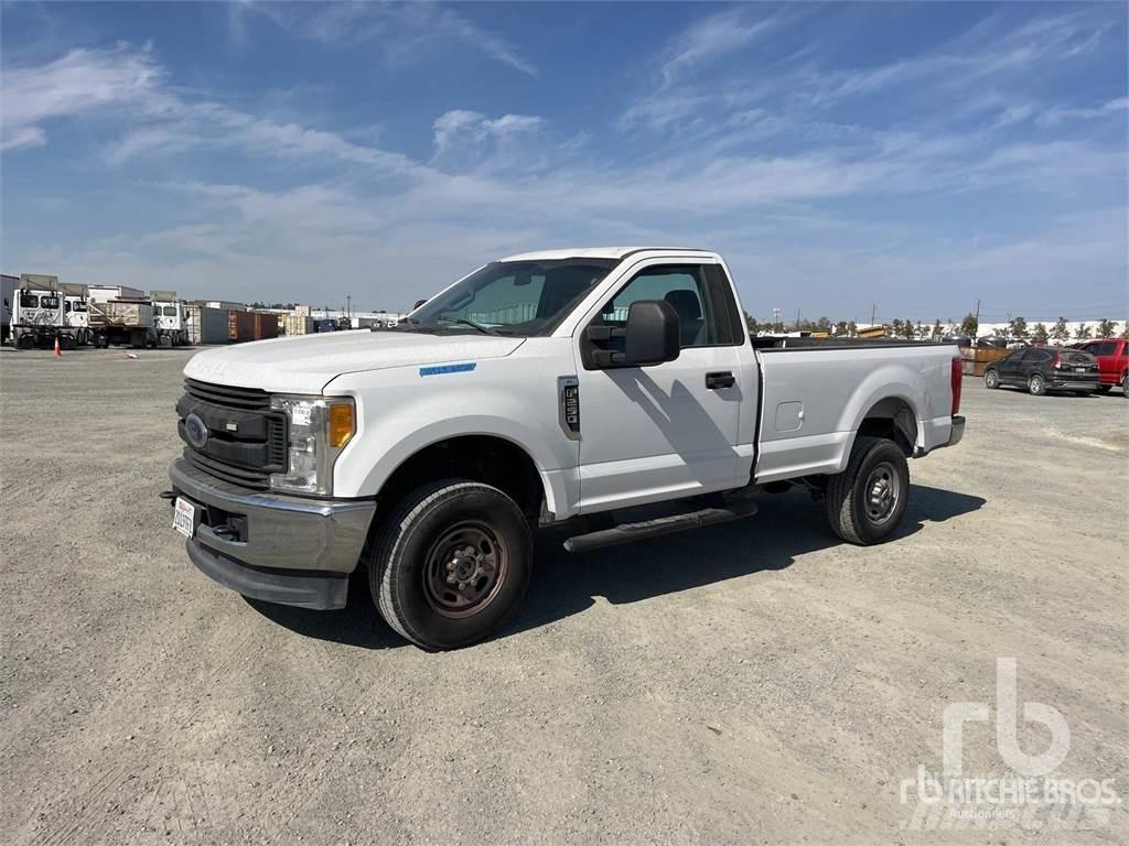 Ford F-250 Пікапи / Бічне розвантаження