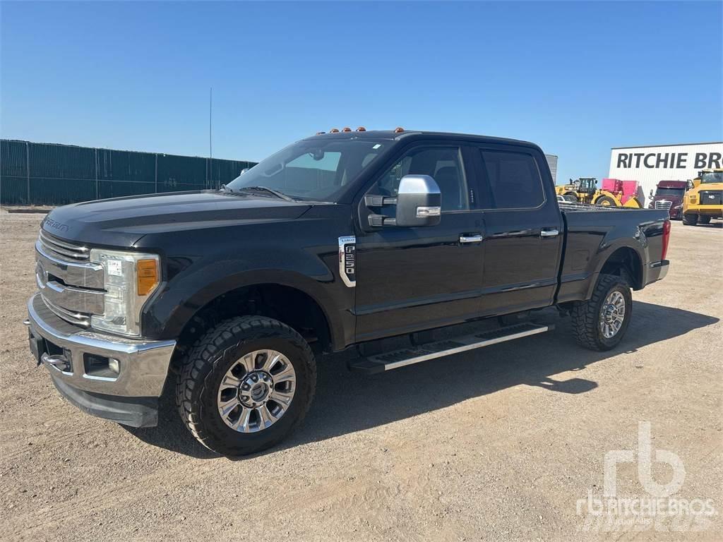 Ford F-250 Пікапи / Бічне розвантаження