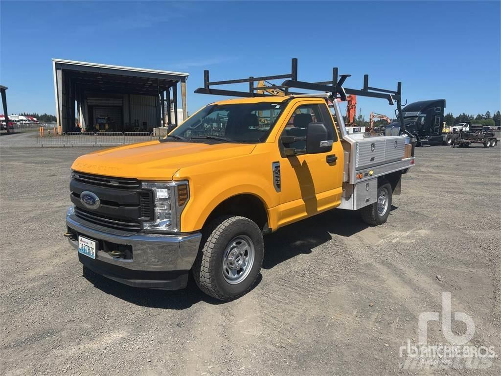 Ford F-250 Вантажівки-платформи/бокове розвантаження